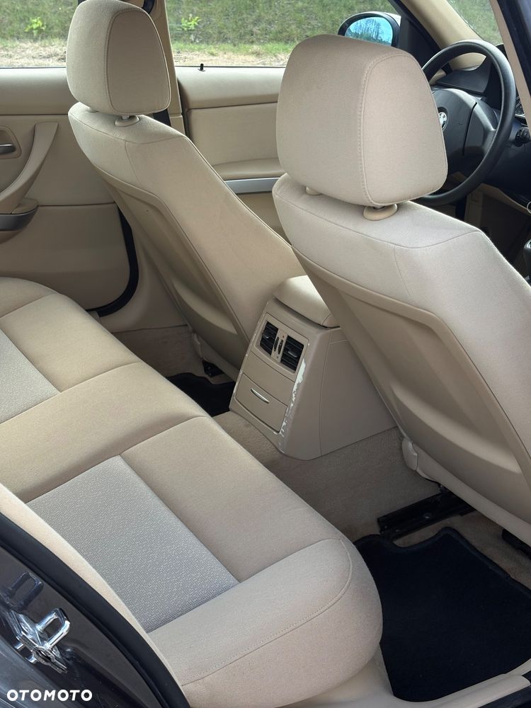 BMW Seria 3 320i - 11