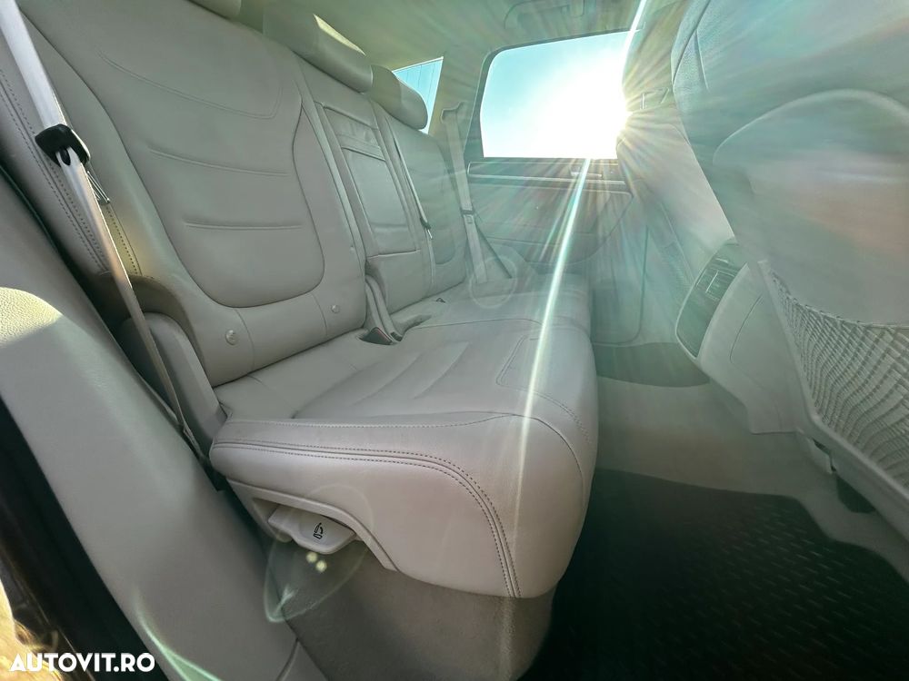 Volkswagen Touareg - 21