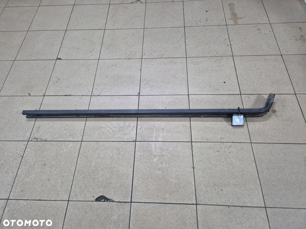 PROWADNICA DRZWI ŚRODKOWA PRAWA MASTER III MOVANO B  NV400 2.3 10r.+ - 1
