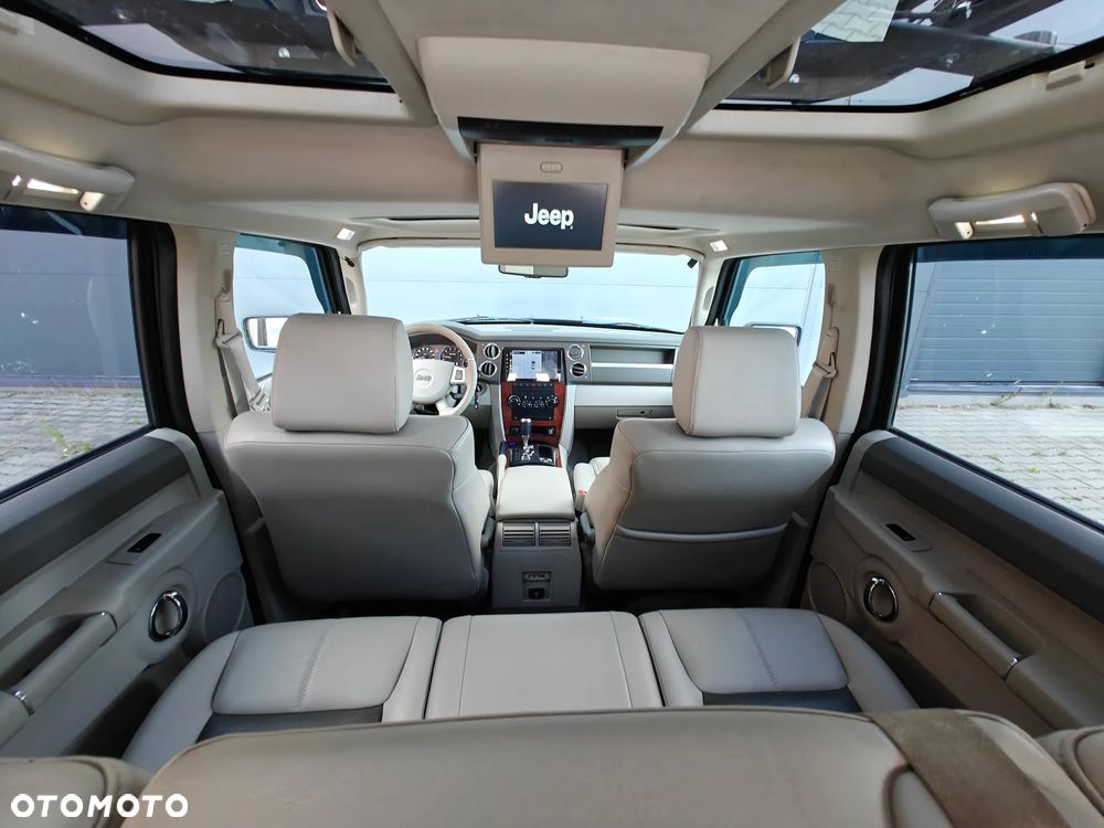 Jeep Commander 5.7 V8 Limited - 32