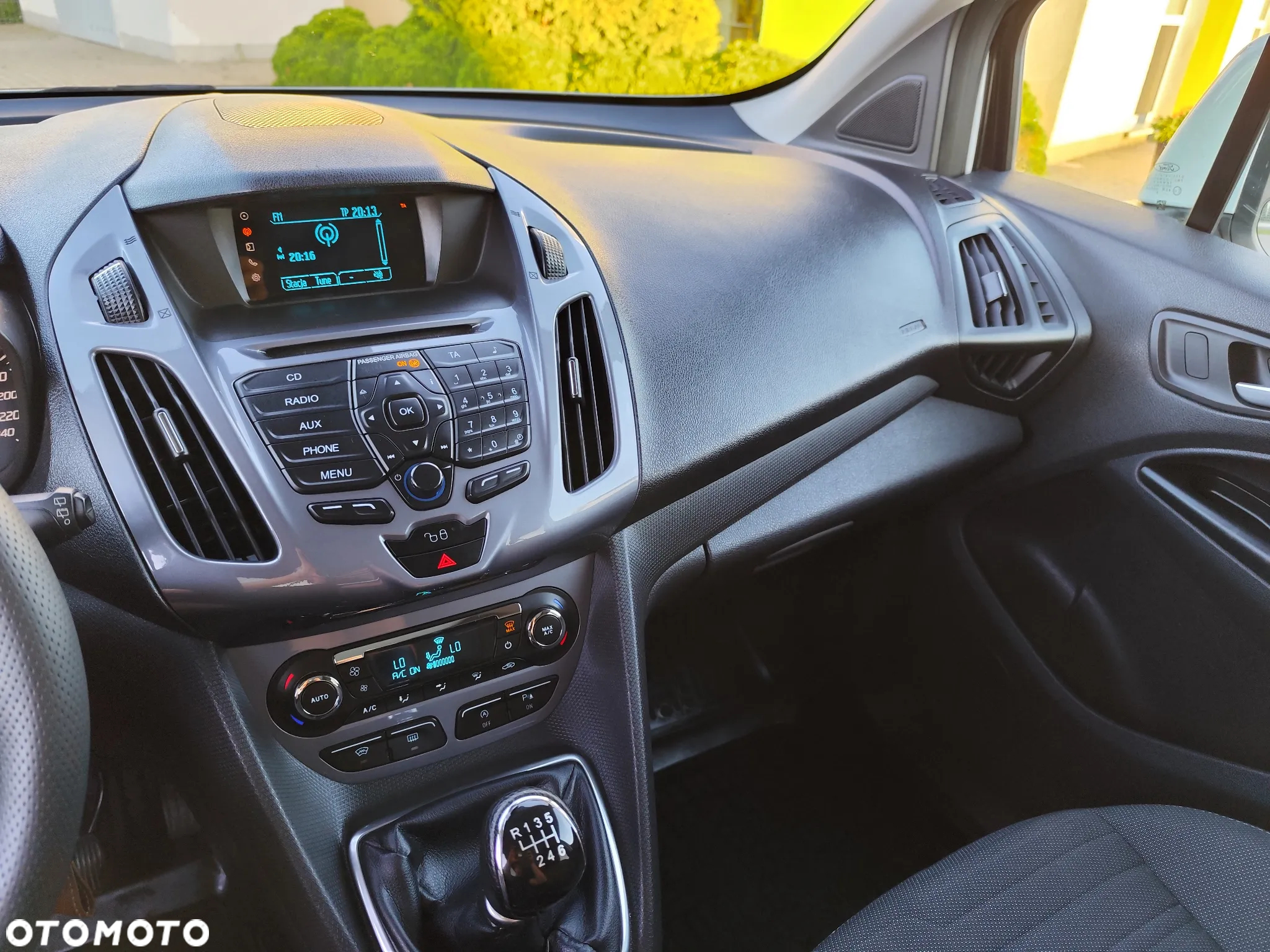 Ford Tourneo Connect Grand - 23