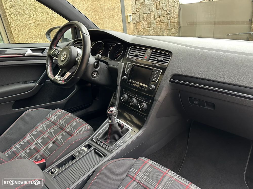 VW Golf 2.0 TSi GTi - 12