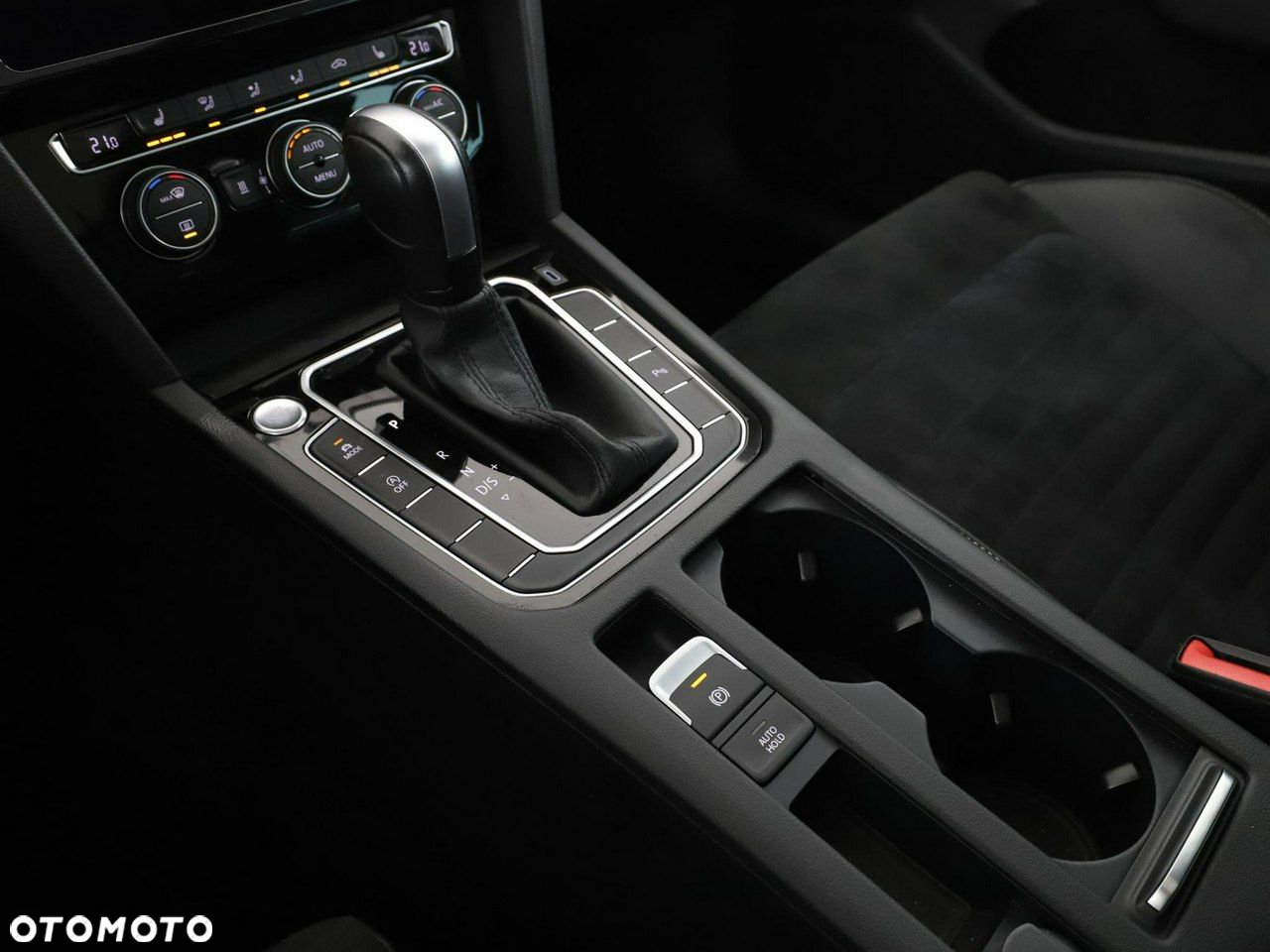 Volkswagen Passat Variant 2.0 TDI SCR 4Motion DSG Elegance - 31