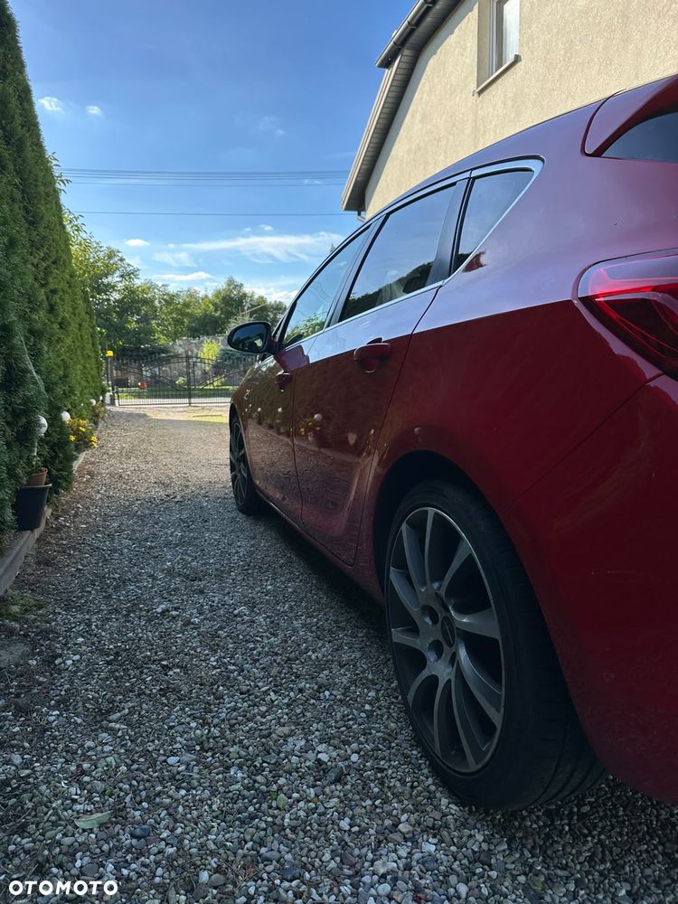 Opel Astra 1.6 T Cosmo - 14