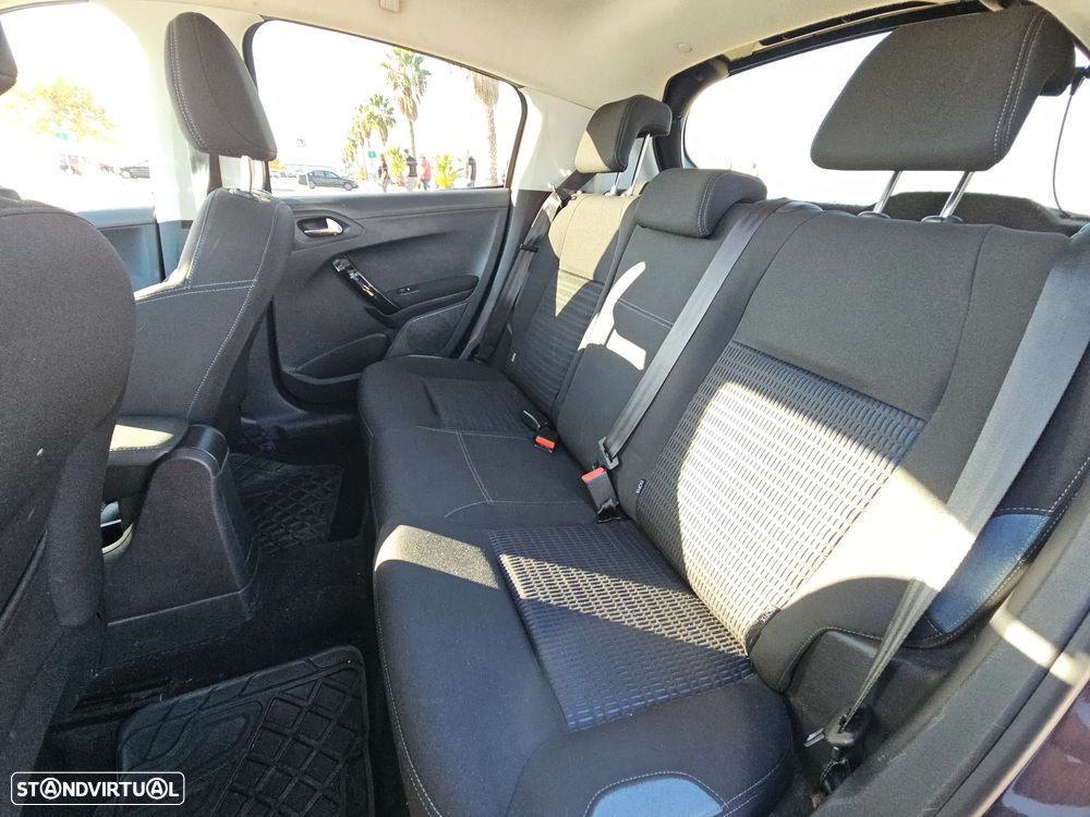 Peugeot 208 1.6 e-HDi Allure - 19