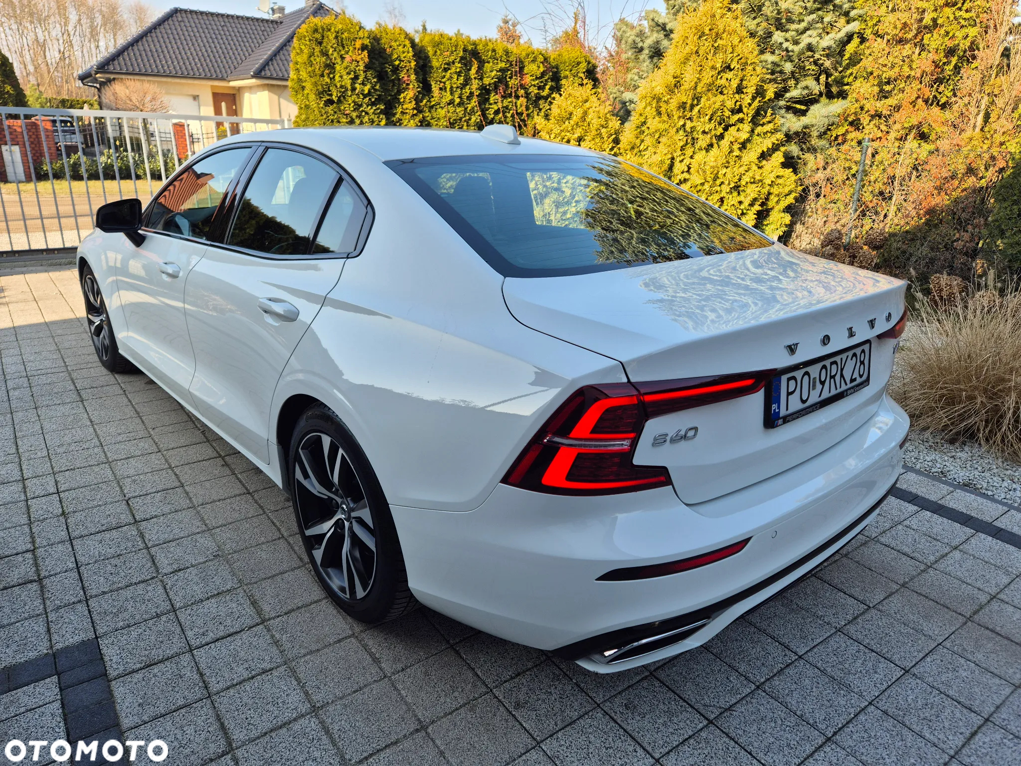 Volvo S60 T4 R-Design - 4