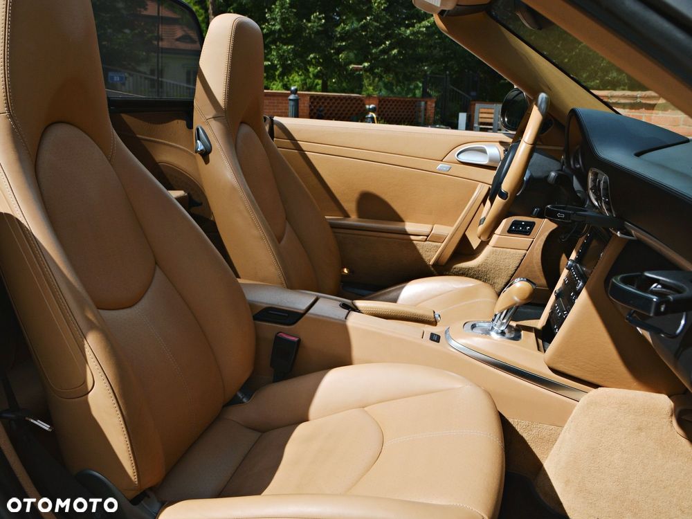 Porsche 911 Carrera 4S PDK - 24