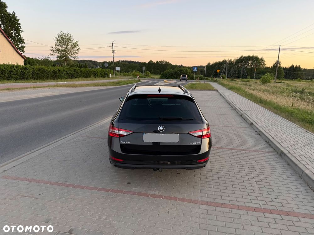 Skoda Superb 2.0 TDI Sportline - 7