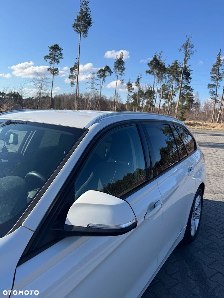 BMW Seria 3 318d Sport Line - 9