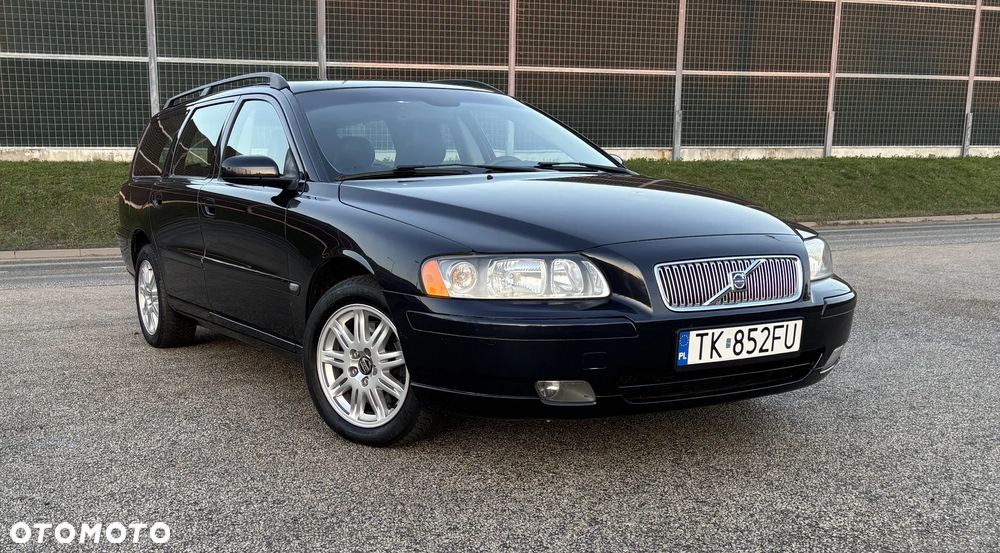 Volvo V70 2.4 Momentum - 1