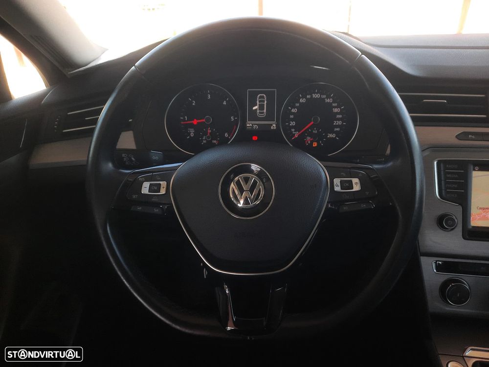 VW Passat 1.6 TDI BlueMotion - 23