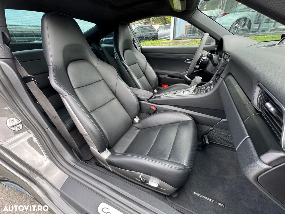 Porsche 911 Carrera 4 GTS PDK - 9