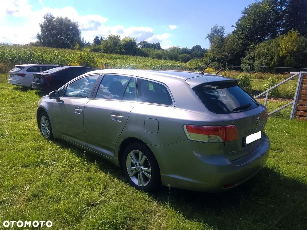 Toyota Avensis - 4