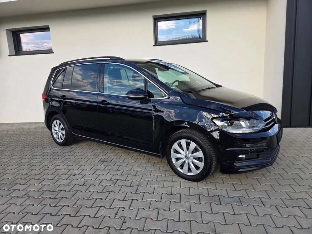 Volkswagen Touran - 16
