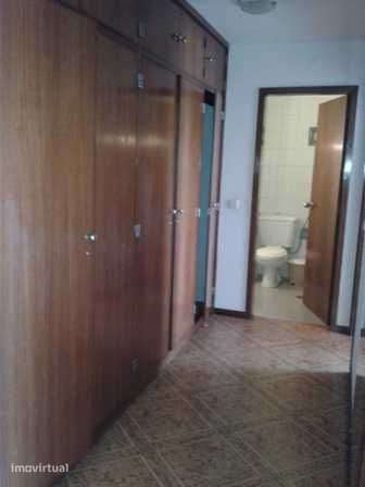 T3 Antas / Avenida Fernão Magalhaes - Equipado - Garagem - Grande imagem: 5/12