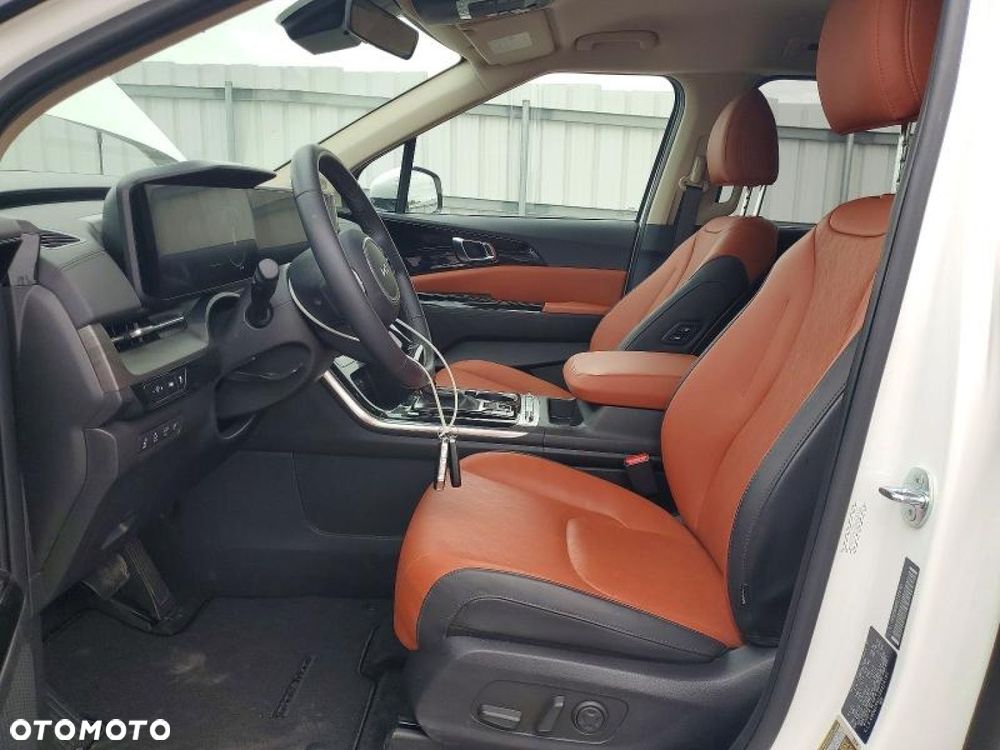 Kia Carnival - 8