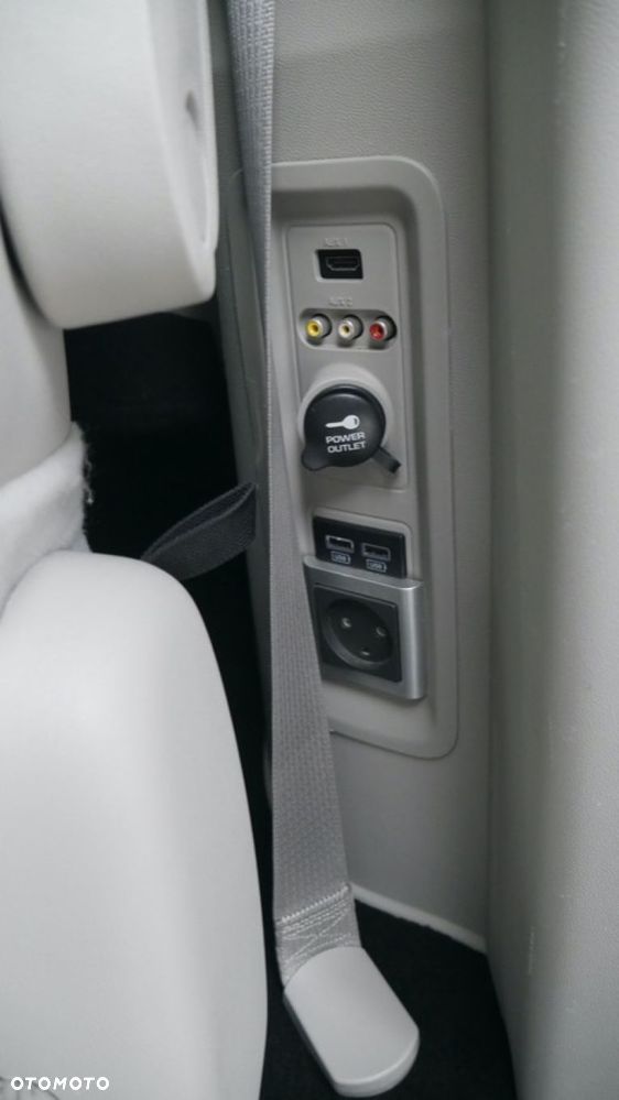 Chrysler Town & Country - 20