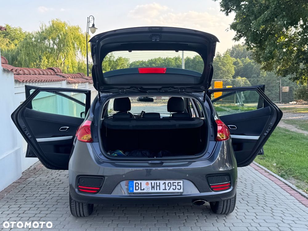 Kia Ceed - 16
