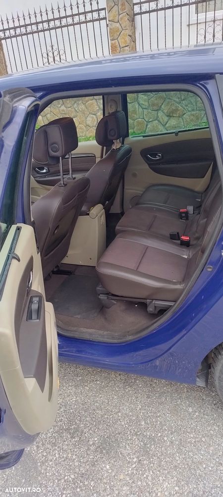 Renault Grand Scenic - 11