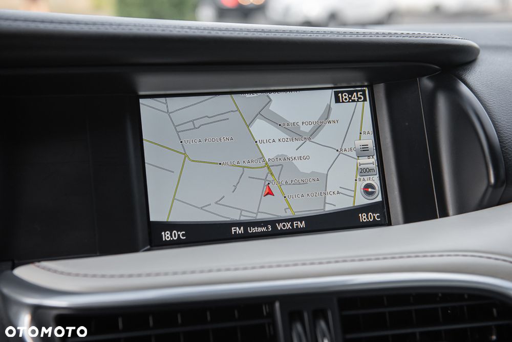 Infiniti Q30 - 24