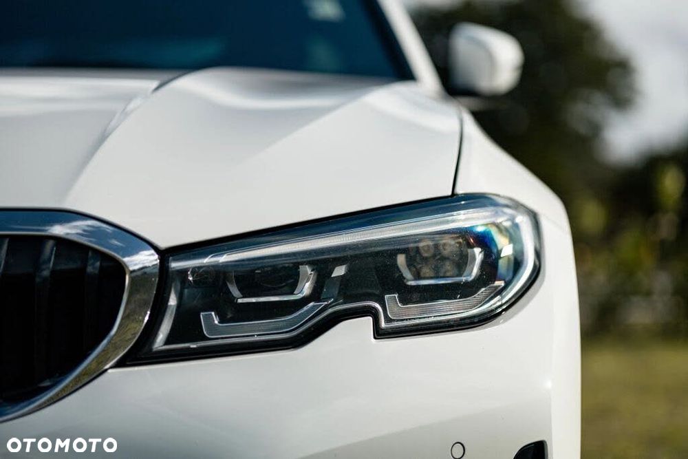 BMW Seria 3 330i xDrive M Sport - 5