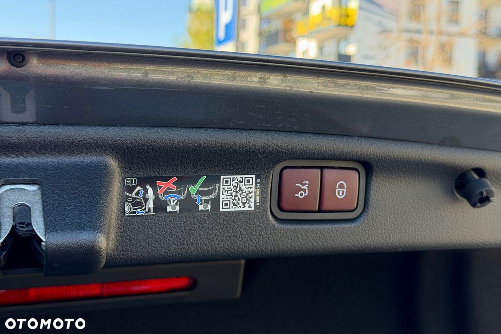 Mercedes-Benz Klasa C 300 e PHEV 4-Matic AMG - 27