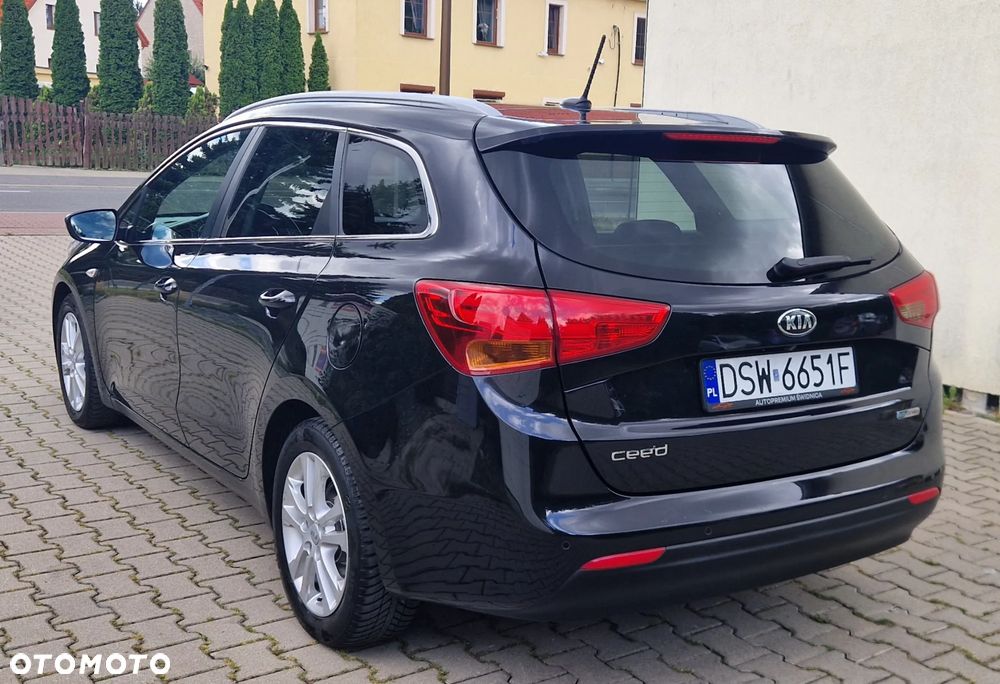 Kia Ceed 1.6 GDI Dream Team Edition - 4