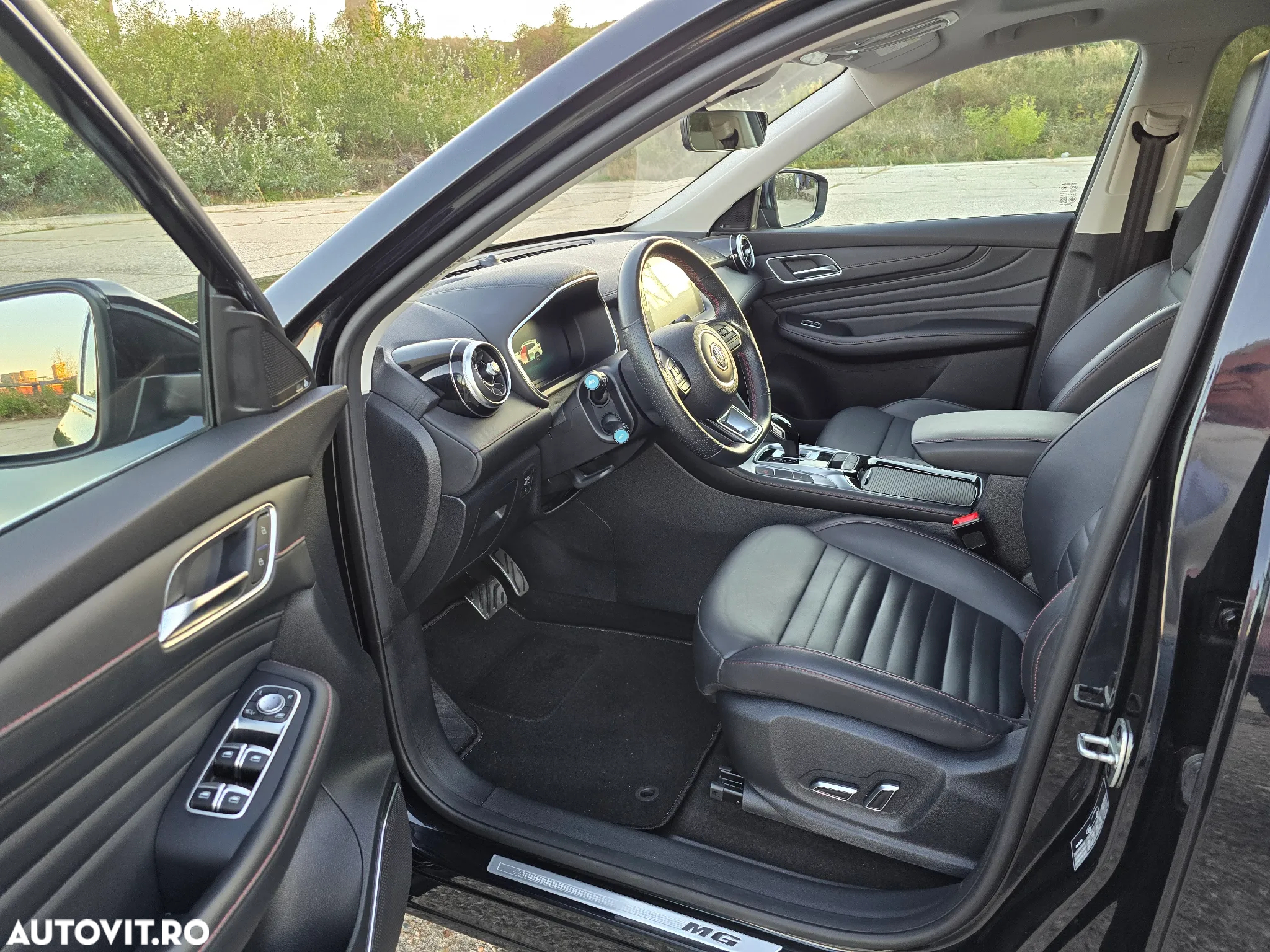 MG EHS 1.5T-GDI PHEV Luxury - 13