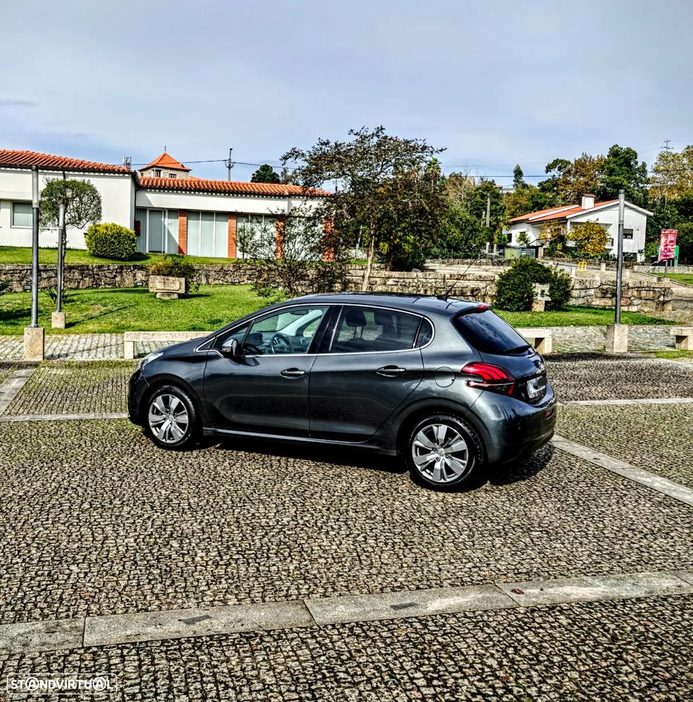 Peugeot 208 1.2 PureTech Allure - 32