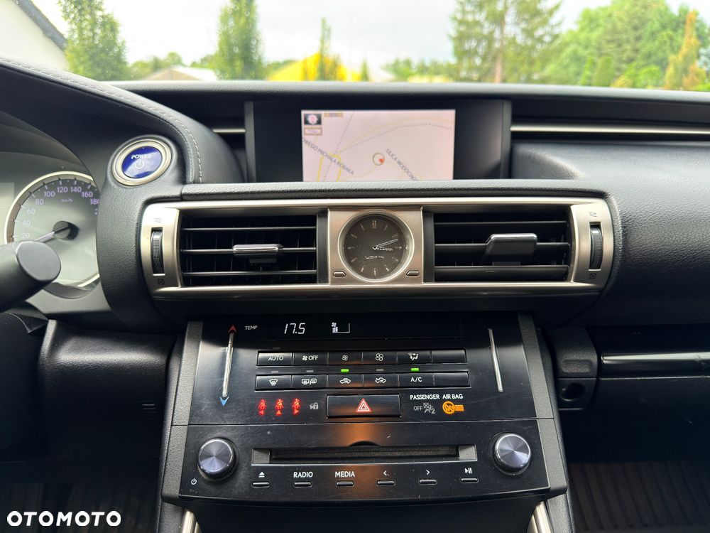 Lexus IS 300h F Sport - 26