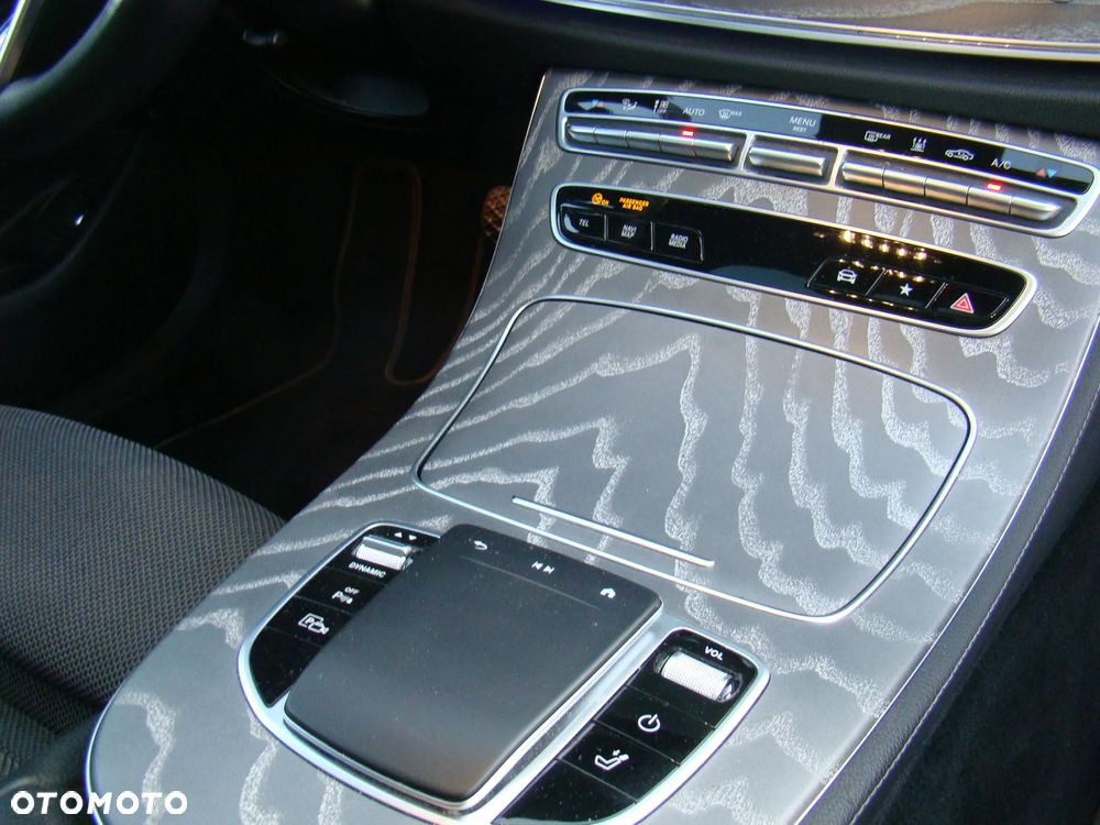 Mercedes-Benz Klasa E 300 de 9G-TRONIC AMG Line - 38