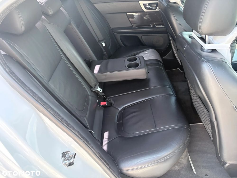 Jaguar XF 3.0 V6 D Premium Luxury - 12
