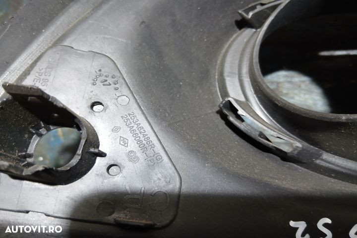 Grila proiector dreapta 261A26515R 261A21417R 253A62486R 253A66060R 2 - 6