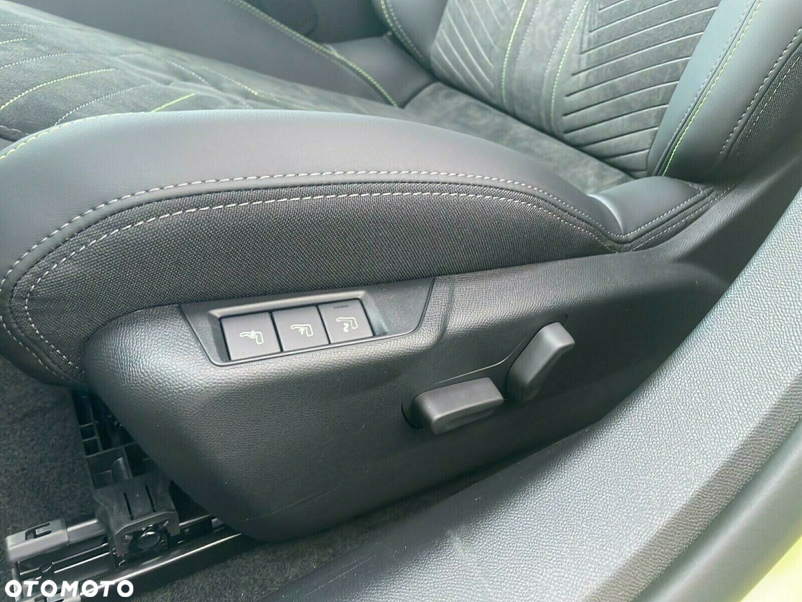 Peugeot 208 - 22