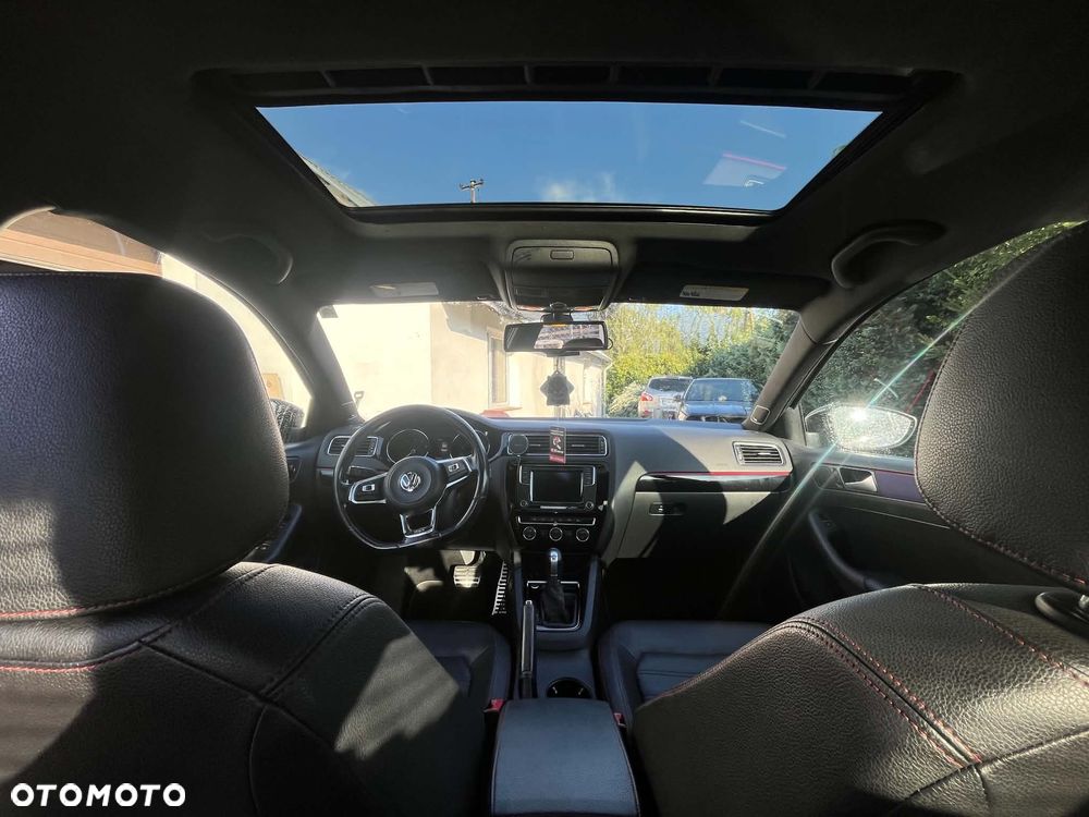 Volkswagen Jetta - 11