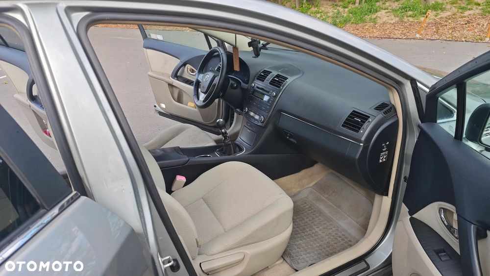 Toyota Avensis - 2