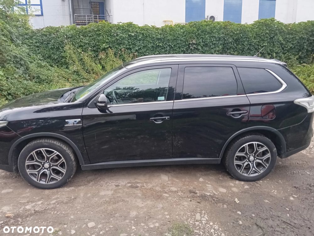Mitsubishi Outlander Intense + - 10