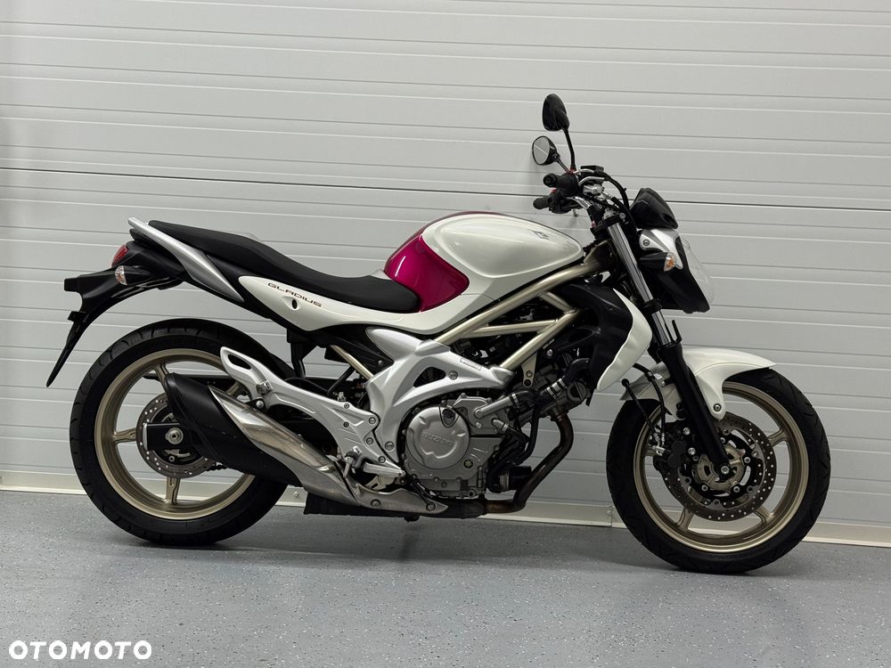 Suzuki Gladius - 2