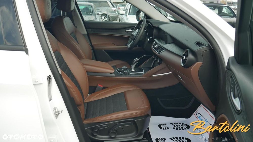 Alfa Romeo Stelvio - 18