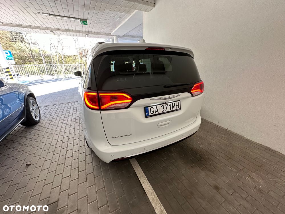 Chrysler Pacifica - 5