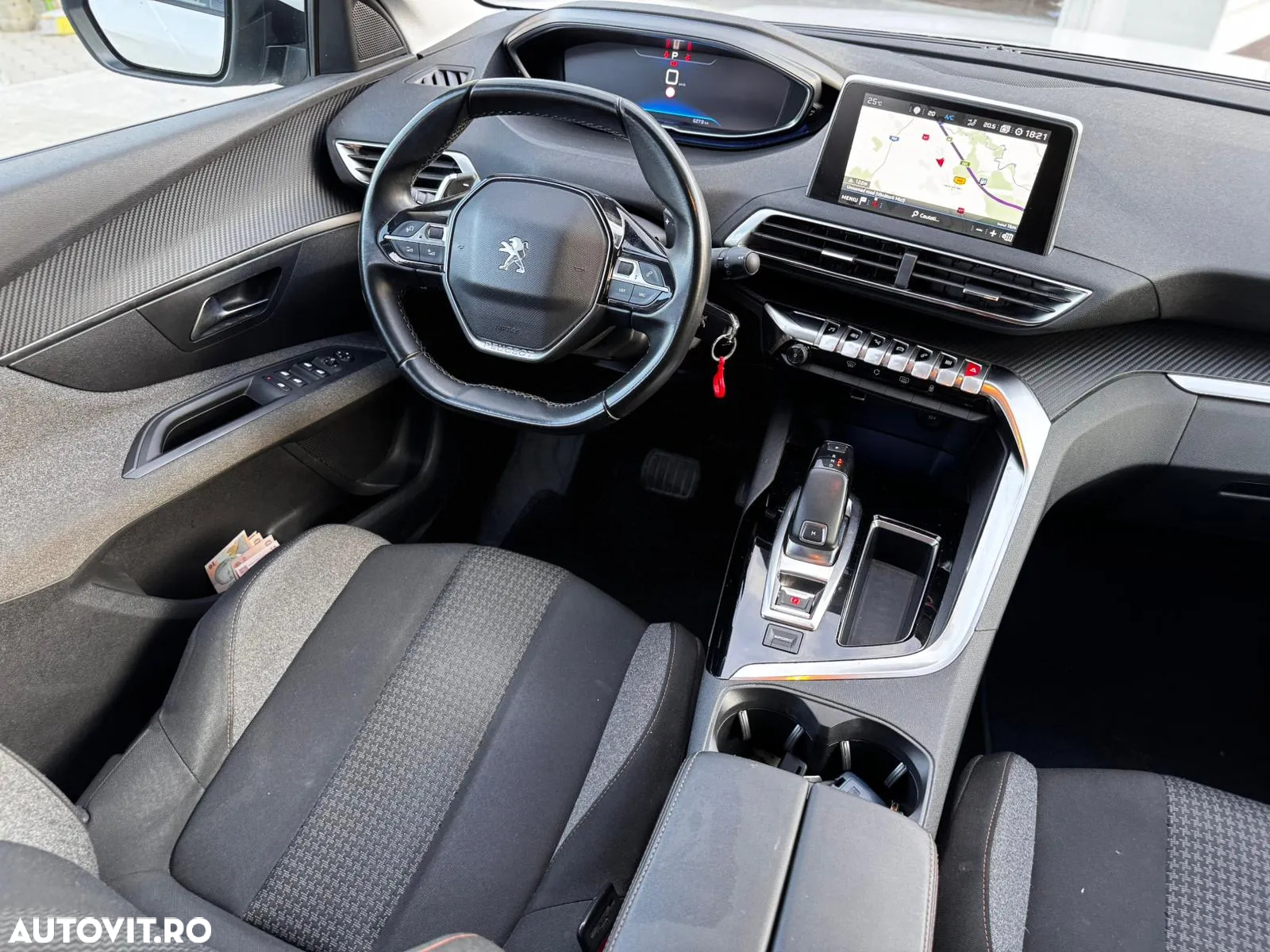 Peugeot 3008 1.2 PureTech Turbo S&S EAT8 Allure - 22
