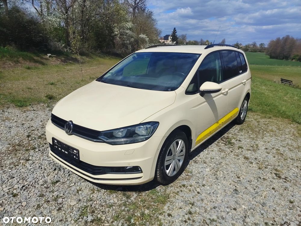 Volkswagen Touran - 1