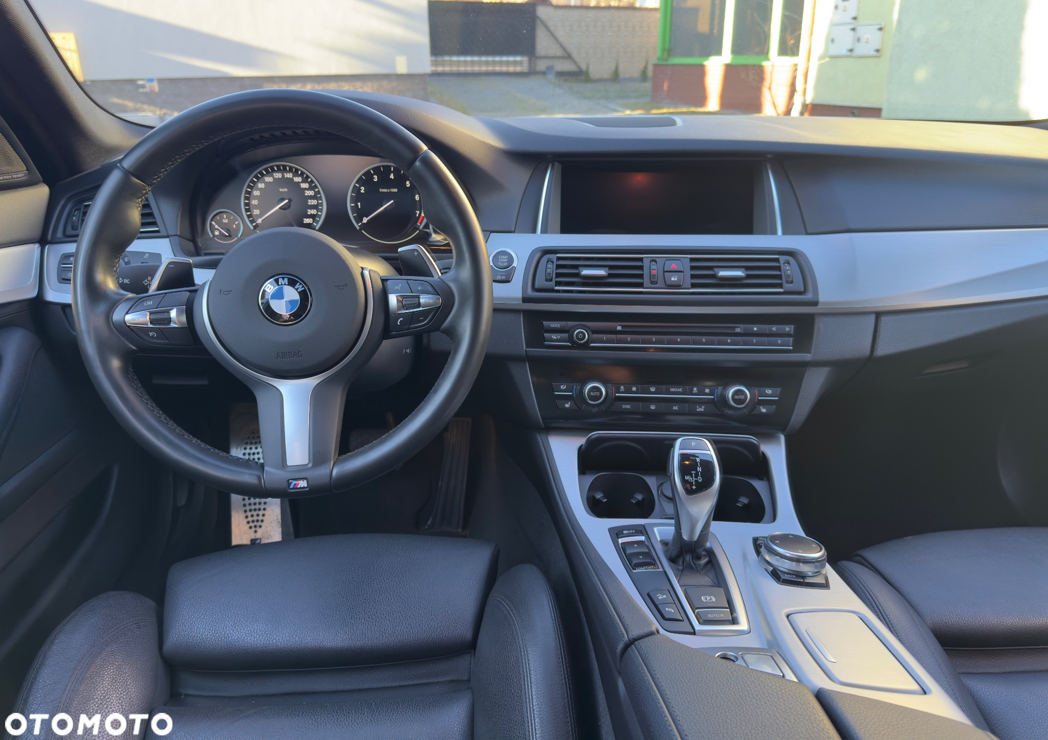 BMW Seria 5 528i xDrive Touring Sport-Aut - 8