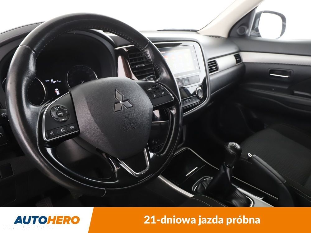 Mitsubishi Outlander - 12