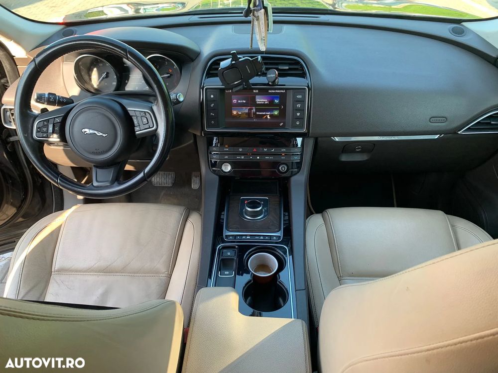 Jaguar F-Pace 20d AWD Prestige - 16