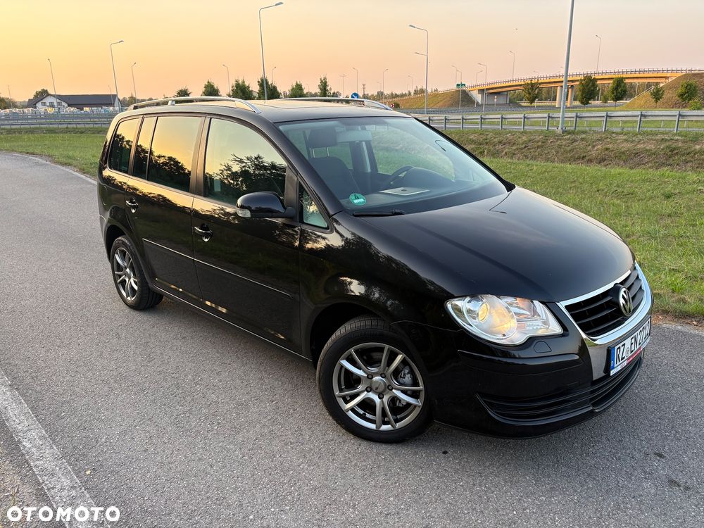 Volkswagen Touran - 11