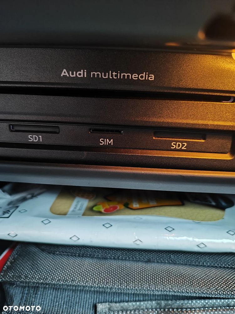 Audi A4 Avant 2.0 TDI ultra S tronic design - 19