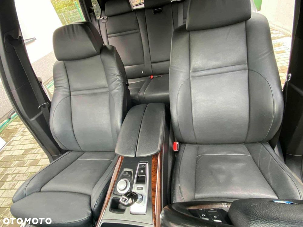 BMW X5 4.8i xDrive - 13