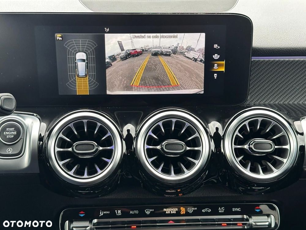 Mercedes-Benz GLB - 12