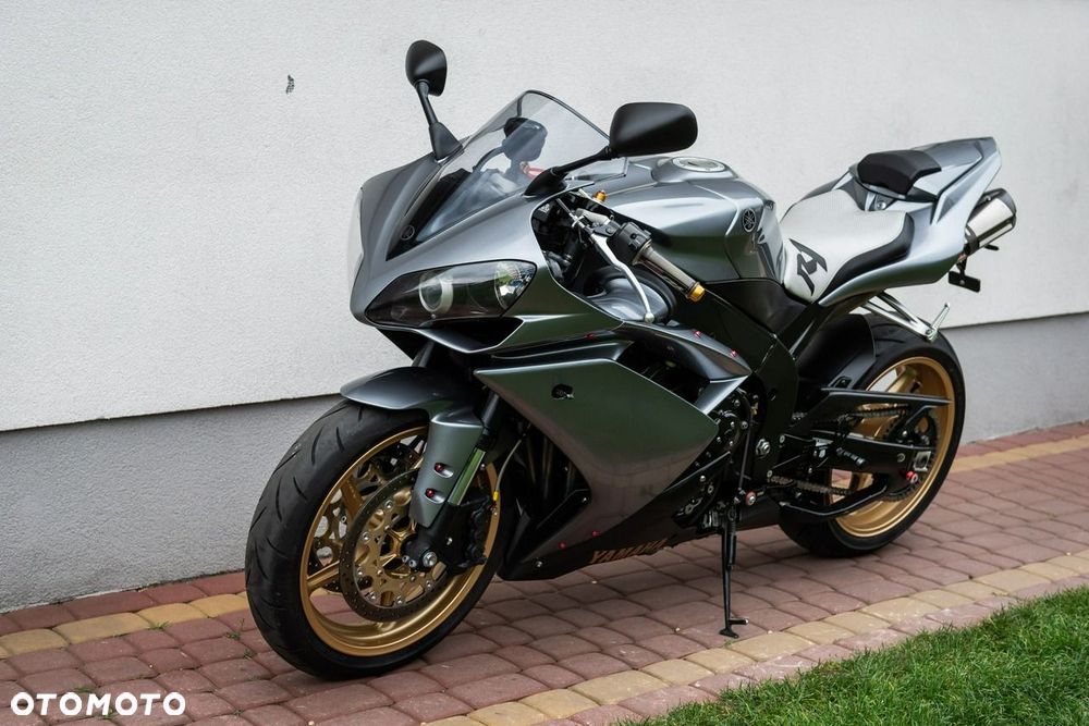 Yamaha R1 - 7